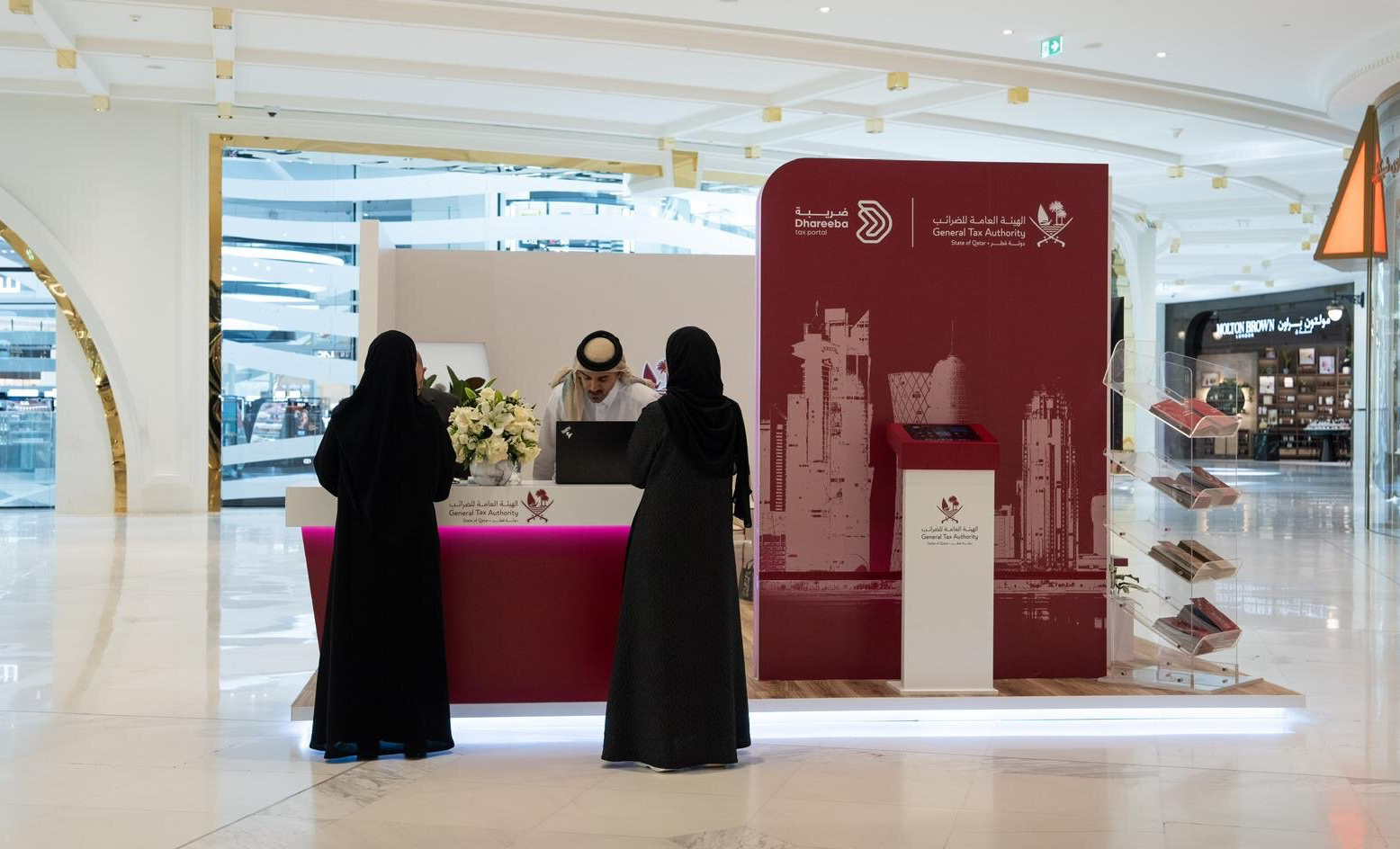 The General Tax Authority Organizes Taxpayer Support Booths to Address Inquiries Related to Filing Tax Returns in Shopping Centers